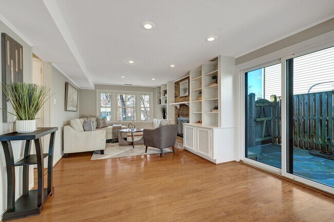 Building Photo - 2015 Freedom Ln