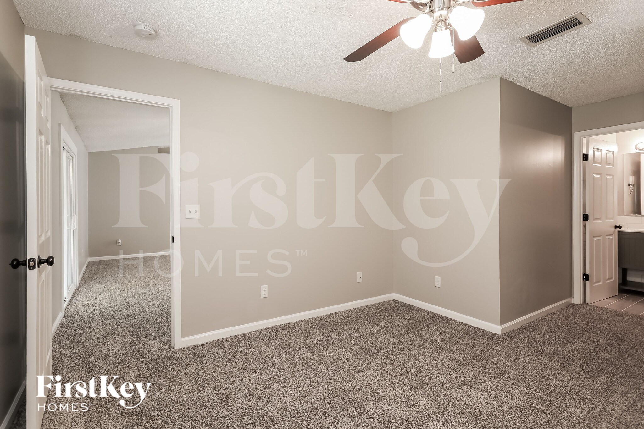 Building Photo - 1598 Twin Oak Dr W