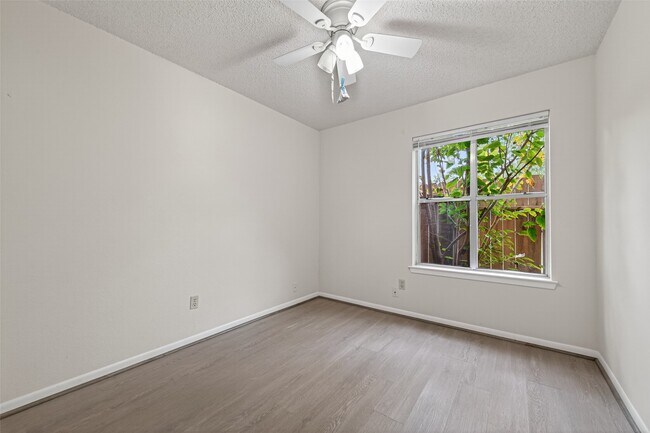 Building Photo - 5311 Summit Lodge Dr