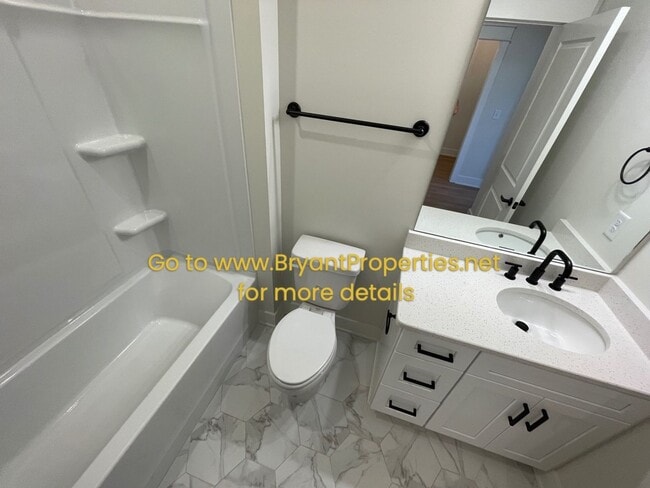 Building Photo - Portland - 3 Bedroom, 2 Baths