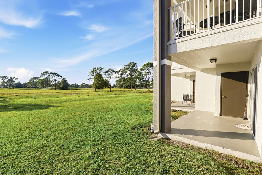 Building Photo - 13839 Fairway Island Dr