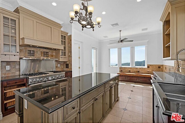 Building Photo - 16646 Cll Brittany