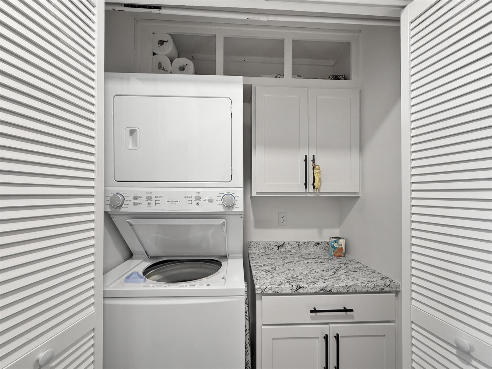 Building Photo - 1385 Crystal Way