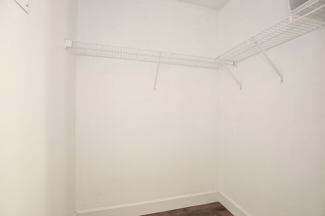 Building Photo - Modern 1/1 Condo in the Heart of Orlando –...