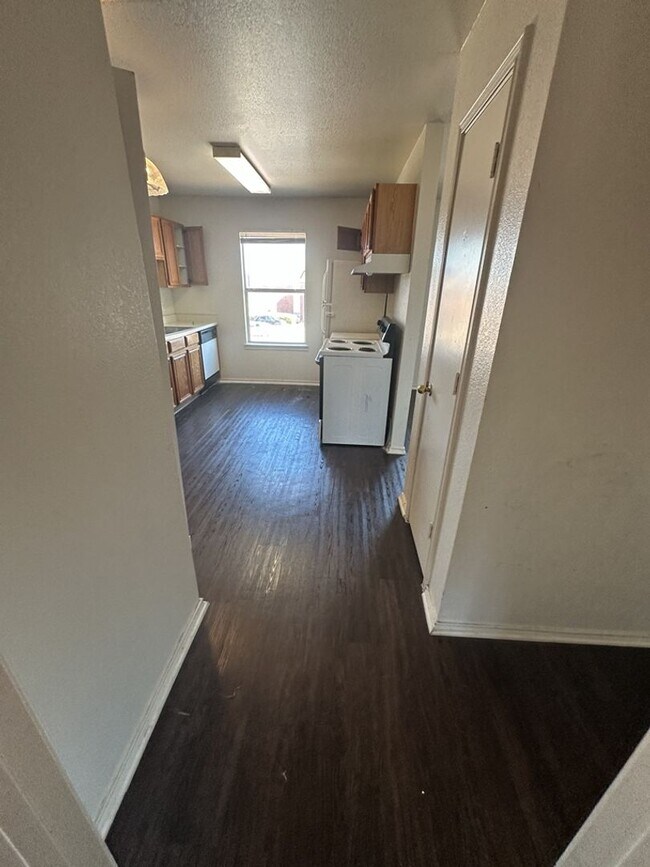 Building Photo - AVAILABLE NOW!!! ACCEPTING SECTION 8