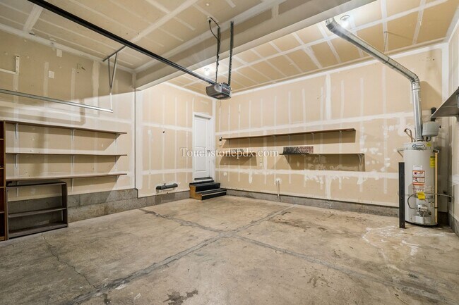 Building Photo - Spacious 4 BR 2.5 BA Home in Damascus