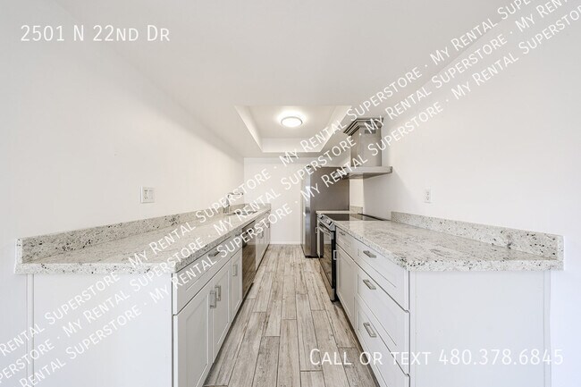 Building Photo - 2501 N 22nd Dr