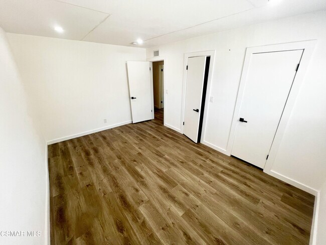 Building Photo - 1376 E Avenida De Los Arboles
