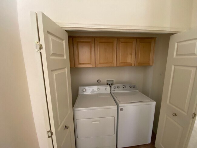 Building Photo - Spacious 3-Bedroom Home in Northeast Height