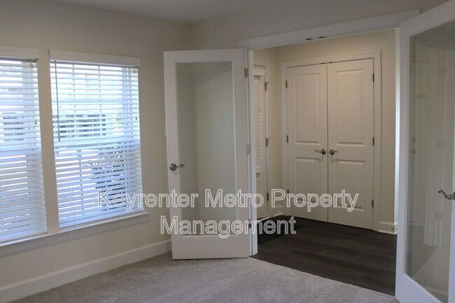 Building Photo - 2736 Pinebrook Rd
