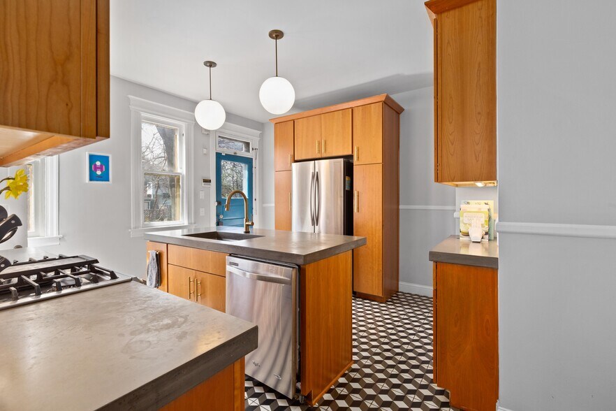 Building Photo - 1531 Vinewood St