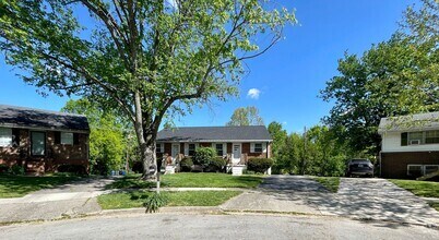 Building Photo - 2 Bedroom Duplex with Finished Basement an...