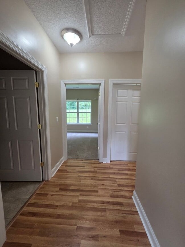Building Photo - 1174 Buchanan Loop