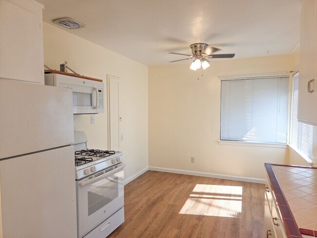 Building Photo - Sunnyvale Duplex Near Apple & Major Tech Campuses