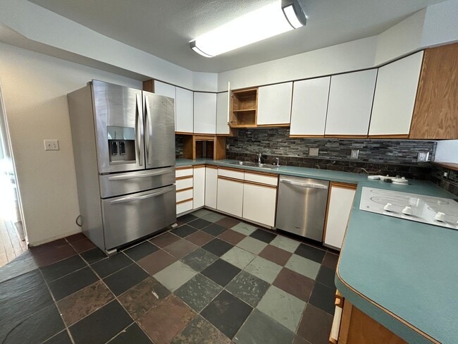 Building Photo - Century 21 Gold Rush - 3 Bed | 2 Bath | 2-Car Garage | End-Unit Condo (FAIRBANKS)