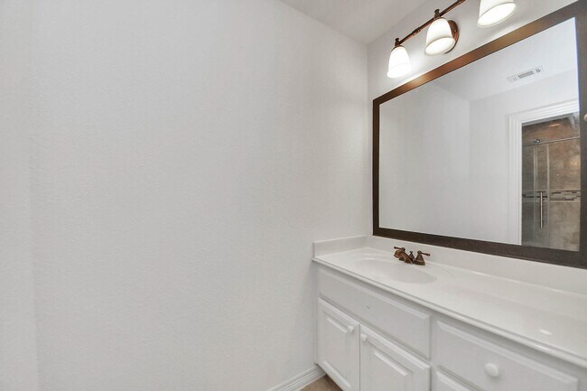Building Photo - 1807 Ravenel Ln