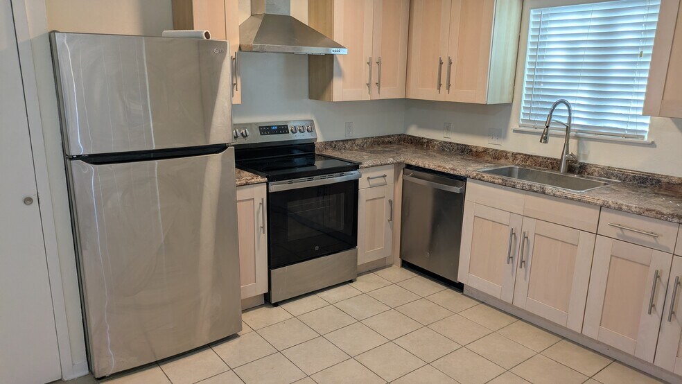 Building Photo - 6407 Auburn Dr