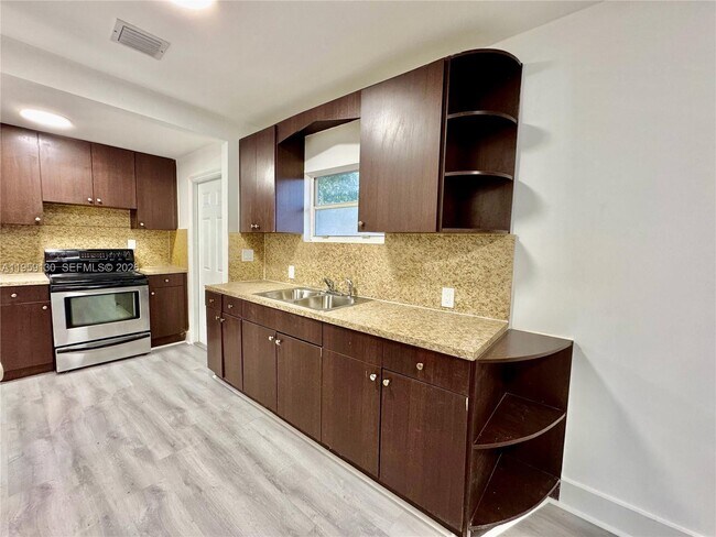 Building Photo - 7528 NE 3rd Ct