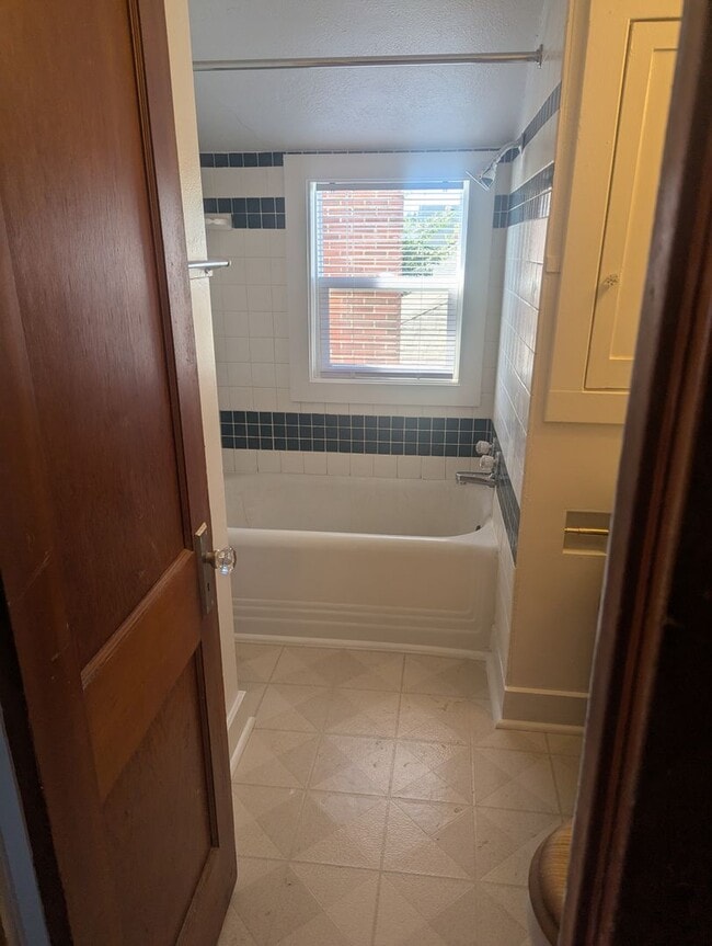 Building Photo - Block 4 Quincy Duplex