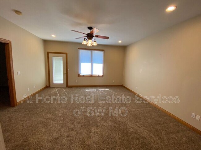 Building Photo - 5591 N 17th St