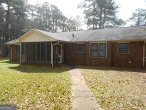 Building Photo - 551 Racetrack Rd