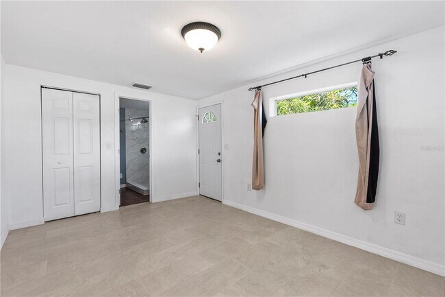 Building Photo - 8623 Parkway Cir