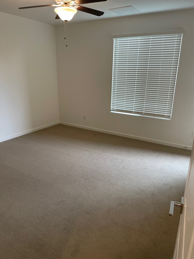 Building Photo - 901 S Smith Rd