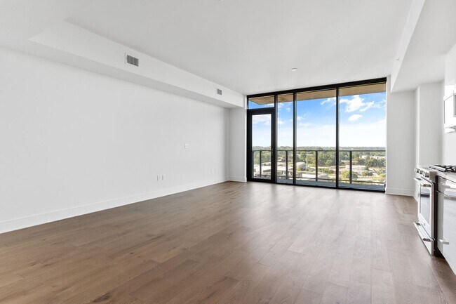 Building Photo - Studio Apartment in West Midtown!