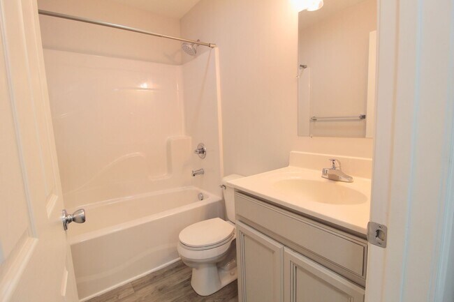 Building Photo - Spacious 3-Bed, 2.5-Bath Townhome Availabl...