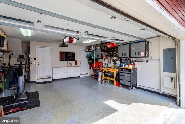 Building Photo - 2004 Potomac Ave