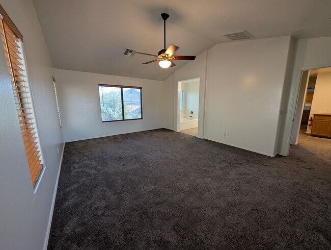 Building Photo - Community pool *Covered back patio with ex...