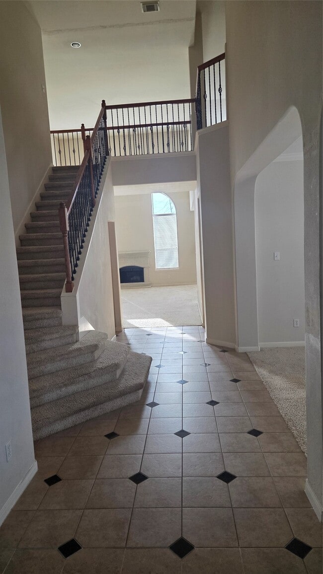 Building Photo - 2103 Trinity Manor Ln