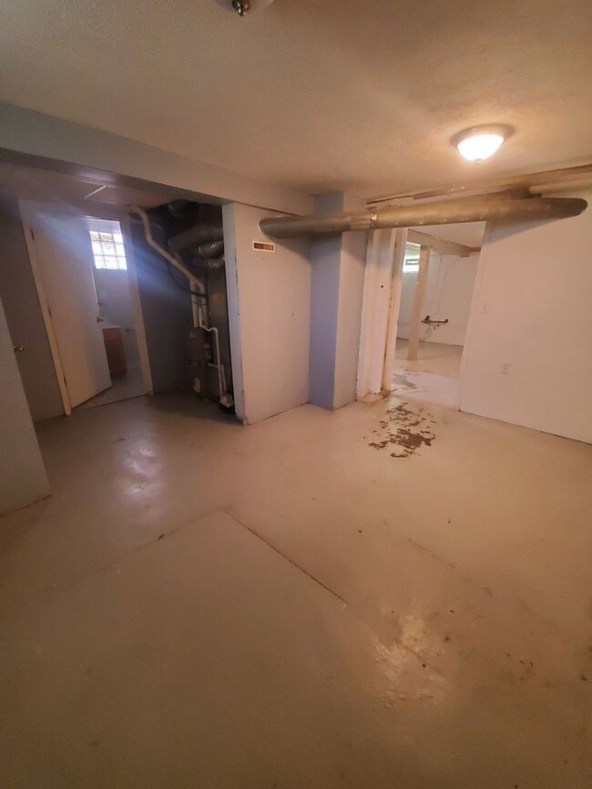 Building Photo - 2 Bed 2 Bath House with a One Car Garage