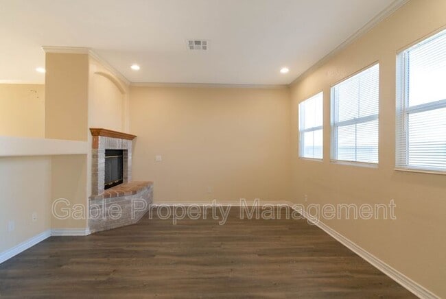 Building Photo - 37400 Queen Anne Pl