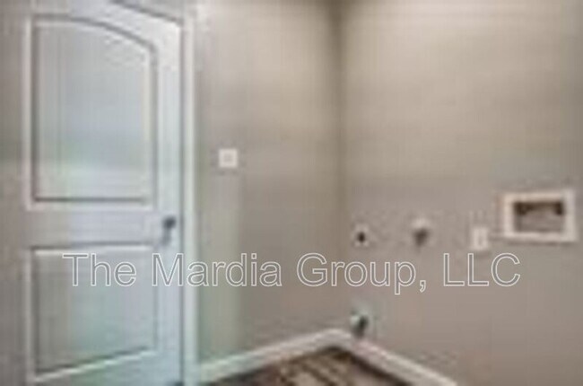 Building Photo - 3258 Wexford Dr