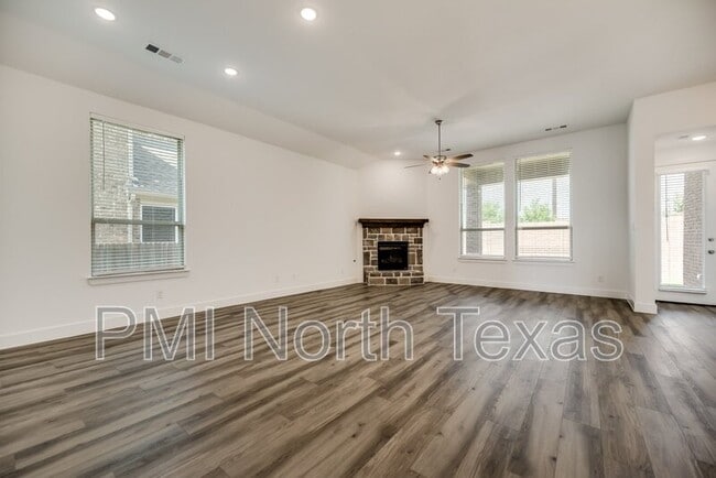 Building Photo - 405 Yellowstone Dr