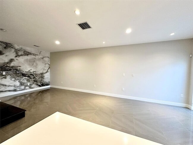Building Photo - 10560 NW 63rd Terrace