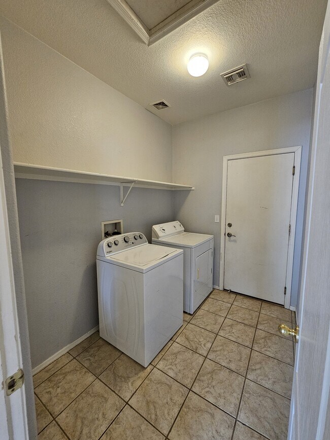 Building Photo - 7491 W Colony Park Dr