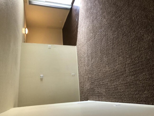 Building Photo - 1240 S Memorial Dr #B7- 1107