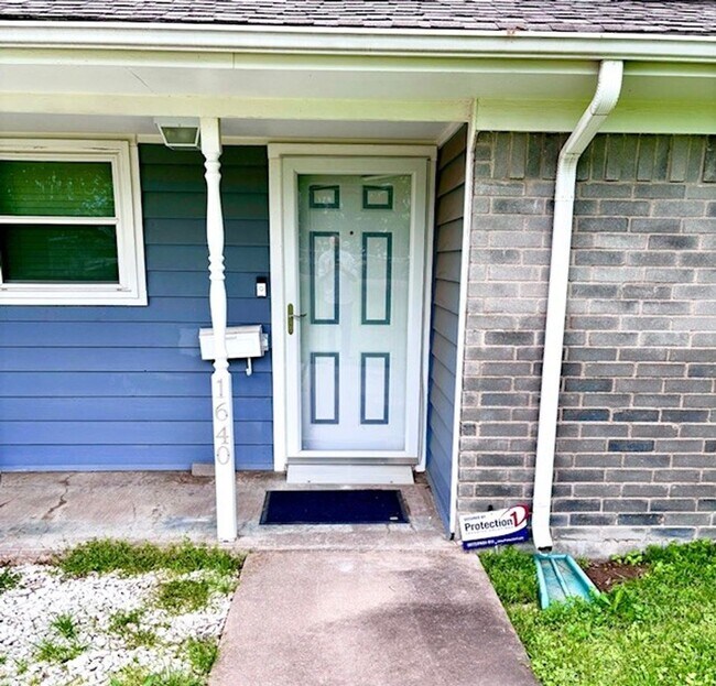 Building Photo - Charming 3-Bed, 2-Bath Home in China Sprin...