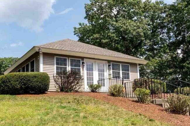 Building Photo - 5 Gleneagle Dr