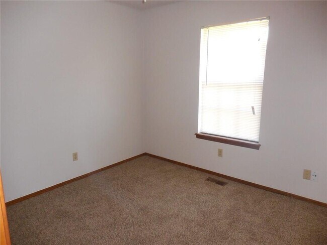 Building Photo - 12613 Whispering Hollow Dr