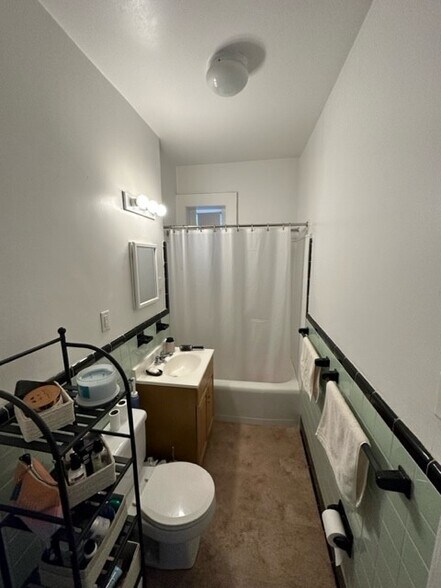 Building Photo - 1595 Beacon St