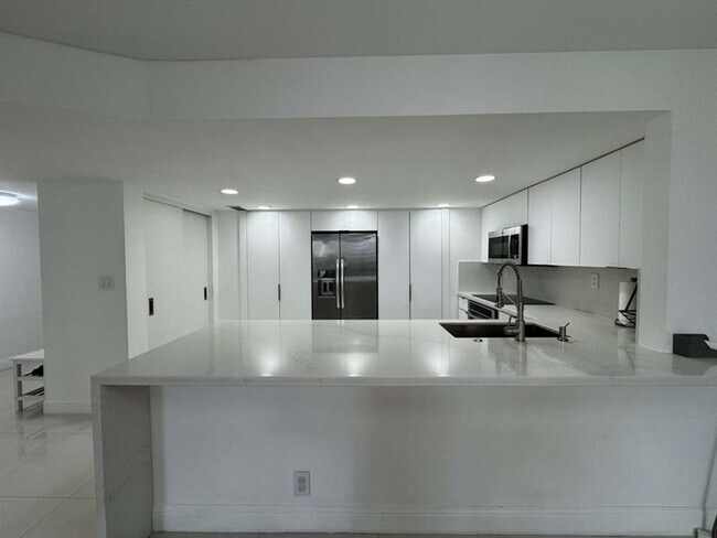 Building Photo - 1915 Brickell Ave