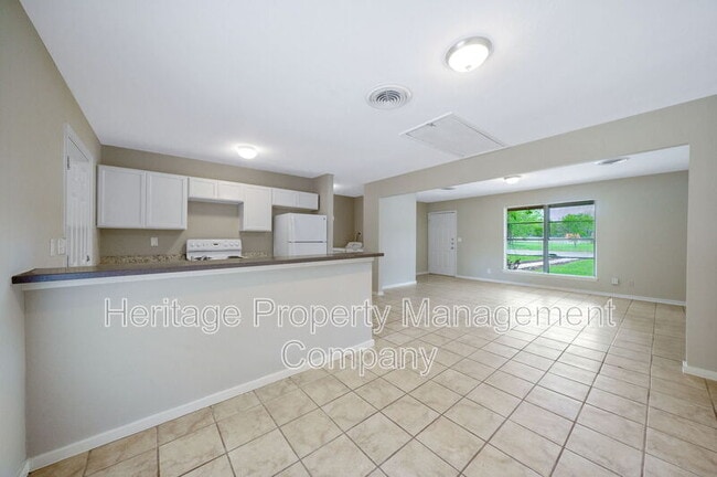 Building Photo - 306 E Cheryl Dr