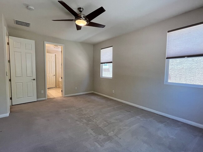 Building Photo - 10515 Oak Terrace Ave