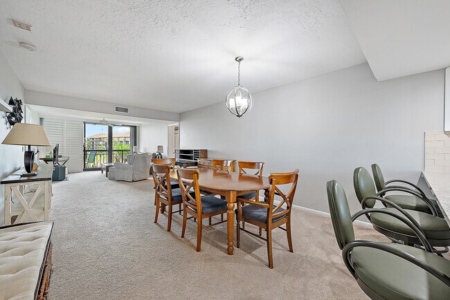 Building Photo - 301 S Seas Dr