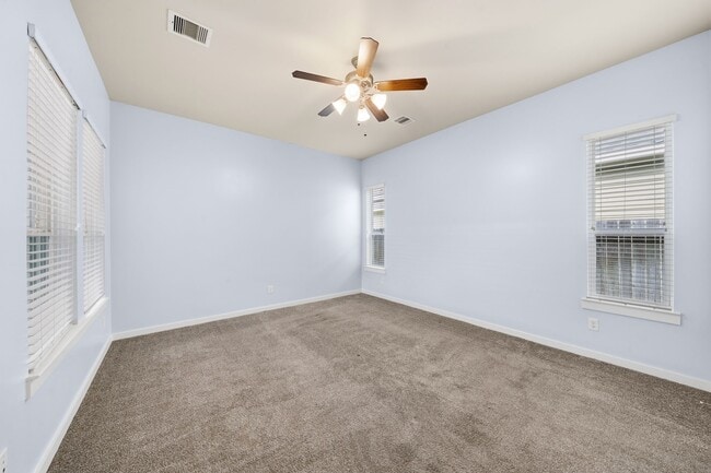 Building Photo - 17019 Seminole Ridge Dr