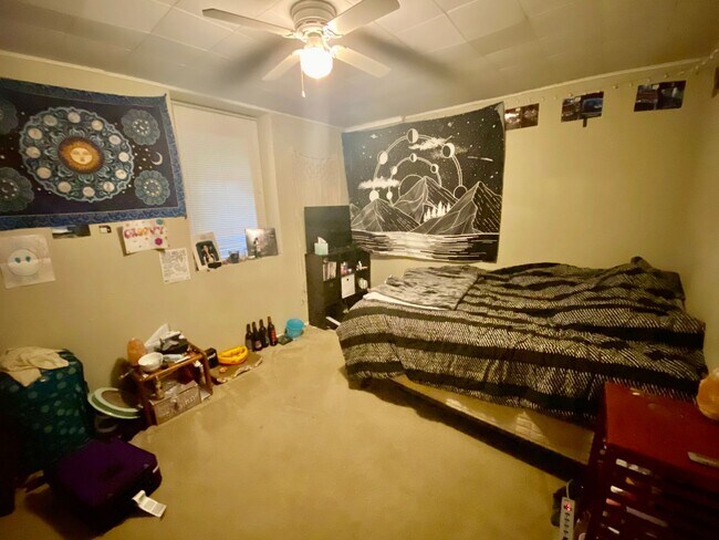 Building Photo - Gorgeous BIG 5BD/3BA House near the U of M...