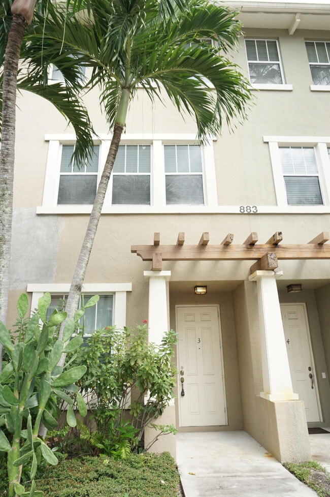 Building Photo - 883 Millbrae Ct